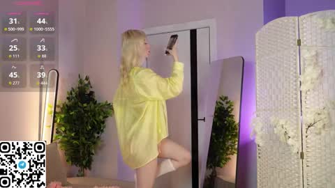 Maya online show from 09-28-25, 04:29