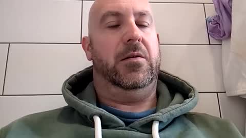Snapshot of masterclass69er chatting on 04-13-26, 01:49 Bob online show from 04-13-26, 01:49
