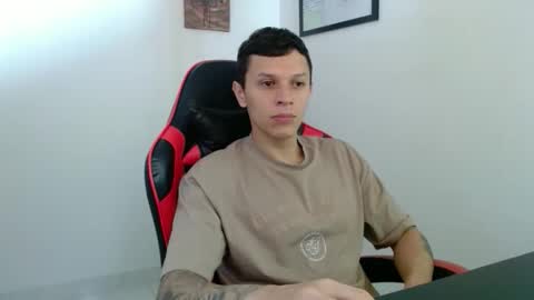 Snapshot of masterdave7 chatting on 11-08-25, 12:27 Dave online show from 11-08-25, 12:27