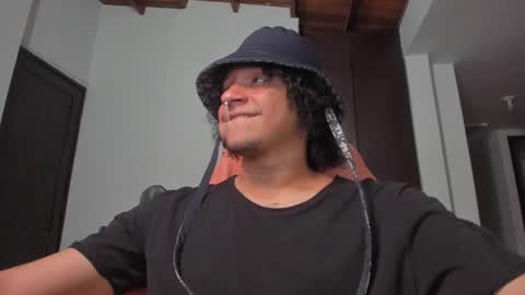 Snapshot of masterjuanc chatting on 01-06-25, 11:42 Juan Independent Model online show from 01-06-25, 11:42