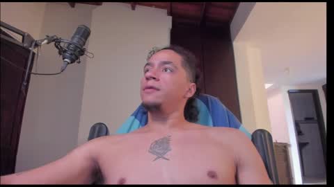 Snapshot of masterjuanc chatting on 02-14-25, 05:36 Juan Independent Model online show from 02-14-25, 05:36