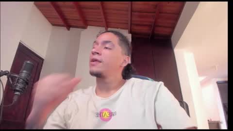 Snapshot of masterjuanc chatting on 02-15-25, 06:12 Juan Independent Model online show from 02-15-25, 06:12