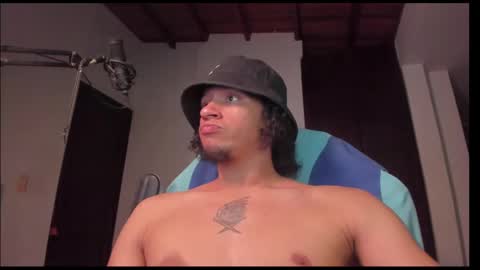 Snapshot of masterjuanc chatting on 02-20-25, 05:23 Juan Independent Model online show from 02-20-25, 05:23