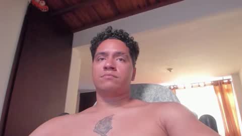 Snapshot of masterjuanc chatting on 10-06-25, 09:12 Juan Independent Model online show from 10-06-25, 09:12