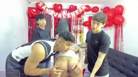 Snapshot of masters_sexx chatting on 02-11-26, 11:37 Team Cris Darwin- Fernando- Stiven- David online show from 02-11-26, 11:37