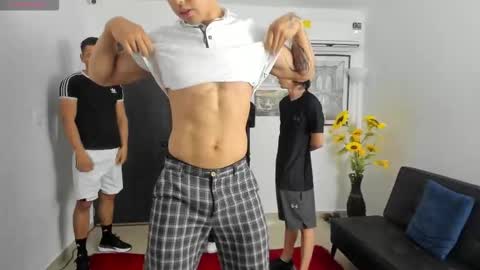 Snapshot of masters_sexx chatting on 03-15-26, 11:27 Team Cris Darwin- Fernando- Stiven- David online show from 03-15-26, 11:27