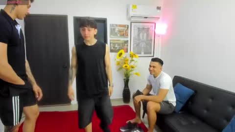 Snapshot of masters_sexx chatting on 03-19-26, 11:25 Team Cris Darwin- Fernando- Stiven- David online show from 03-19-26, 11:25