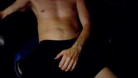 Snapshot of masturbaitur chatting on 04-24-26, 04:59 Oscar online show from 04-24-26, 04:59