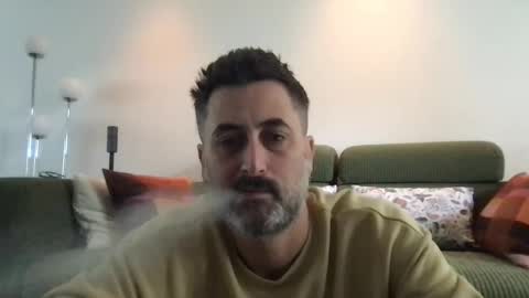 Snapshot of mat_johof chatting on 11-12-25, 10:04 mat_johof online show from 11-12-25, 10:04