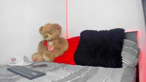 mateo_escobar online show from 10-19-25, 02:07