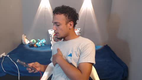 Snapshot of mateo_nick chatting on 06-04-26, 11:05 Mateo and Noah online show from 06-04-26, 11:05