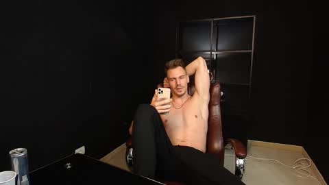 Snapshot of mateobenjamin chatting on 01-14-25, 10:12 MateoBenjamin online show from 01-14-25, 10:12