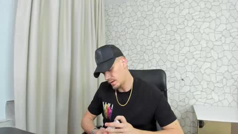Snapshot of mateobenjamin chatting on 01-24-25, 07:28 MateoBenjamin online show from 01-24-25, 07:28