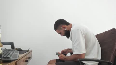 Snapshot of matheusbeard2 chatting on 12-16-24, 06:16 Matheus online show from 12-16-24, 06:16