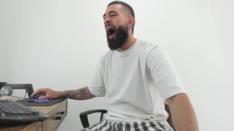 Snapshot of matheusbeard2 chatting on 12-17-24, 05:26 Matheus online show from 12-17-24, 05:26