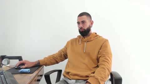Snapshot of matheusbeard2 chatting on 12-30-24, 04:19 Matheus online show from 12-30-24, 04:19