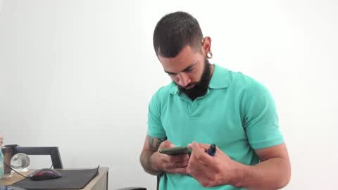 Snapshot of matheusbeard2 chatting on 01-10-25, 04:20 Matheus online show from 01-10-25, 04:20