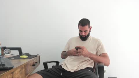 Snapshot of matheusbeard2 chatting on 01-14-25, 06:28 Matheus online show from 01-14-25, 06:28