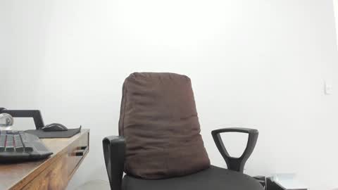 Snapshot of matheusbeard2 chatting on 02-06-25, 03:52 Matheus online show from 02-06-25, 03:52