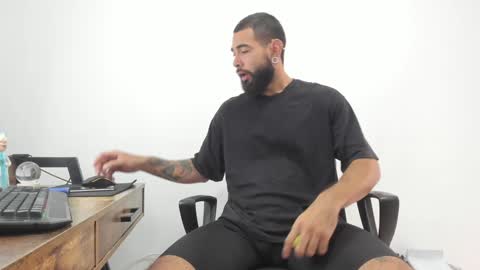 Snapshot of matheusbeard2 chatting on 02-08-25, 04:36 Matheus online show from 02-08-25, 04:36