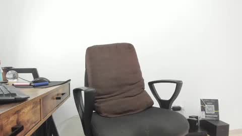 Snapshot of matheusbeard2 chatting on 02-10-25, 08:21 Matheus online show from 02-10-25, 08:21