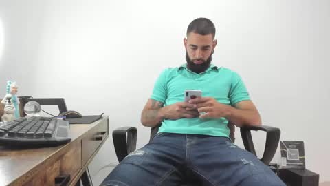 Snapshot of matheusbeard2 chatting on 02-11-25, 05:18 Matheus online show from 02-11-25, 05:18