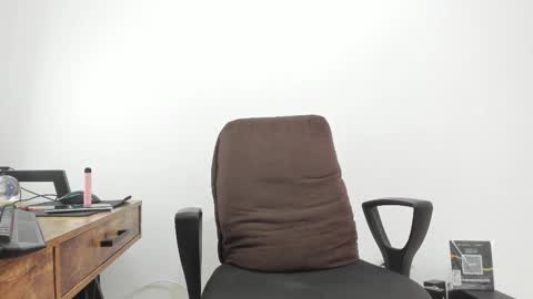 Snapshot of matheusbeard2 chatting on 02-11-25, 08:20 Matheus online show from 02-11-25, 08:20