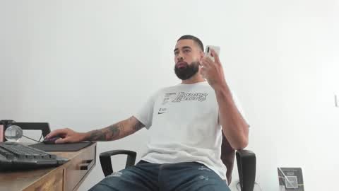 Snapshot of matheusbeard2 chatting on 02-12-25, 04:11 Matheus online show from 02-12-25, 04:11