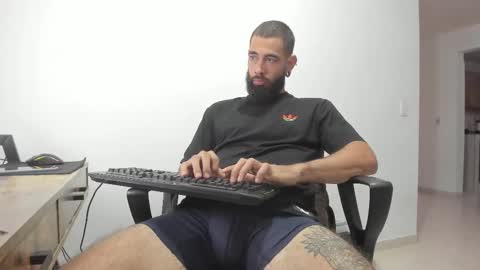 Snapshot of matheusbeard2 chatting on 03-03-25, 10:20 Matheus online show from 03-03-25, 10:20