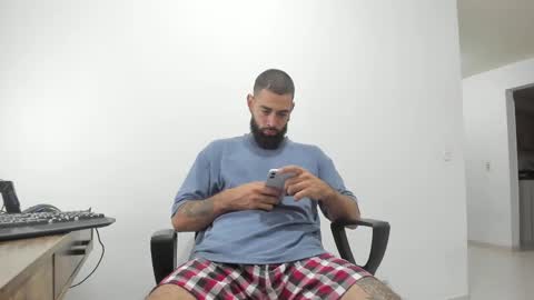 Snapshot of matheusbeard2 chatting on 03-11-25, 11:26 Matheus online show from 03-11-25, 11:26