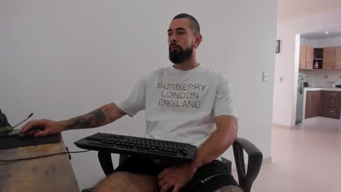 Snapshot of matheusbeard2 chatting on 09-15-25, 03:01 Matheus online show from 09-15-25, 03:01