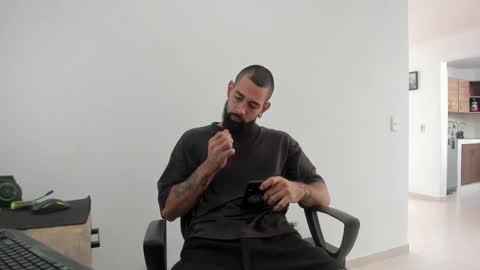 Snapshot of matheusbeard2 chatting on 09-16-25, 02:40 Matheus online show from 09-16-25, 02:40
