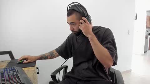 Snapshot of matheusbeard2 chatting on 10-14-25, 03:24 Matheus online show from 10-14-25, 03:24