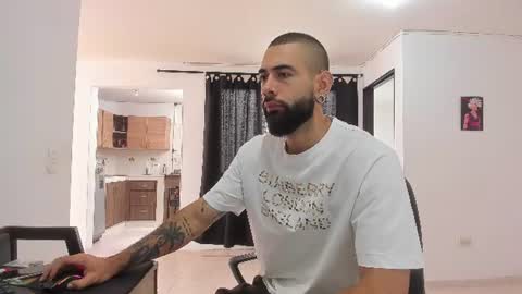 Matheus     online show from 06-12-26, 03:44