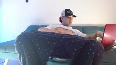 STRURIBE ON INSTAGRAM online show from 01-11-26, 06:57