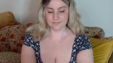 Snapshot of mathilde_solveig chatting on 01-24-25, 06:35 mathilde_solveig online show from 01-24-25, 06:35
