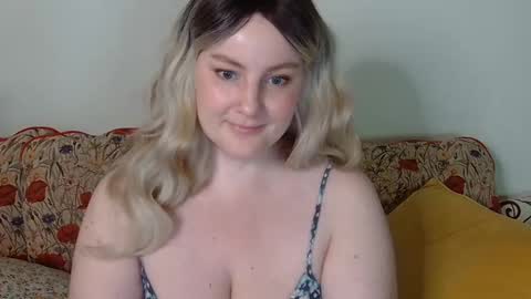 Snapshot of mathilde_solveig chatting on 01-25-25, 08:42 mathilde_solveig online show from 01-25-25, 08:42