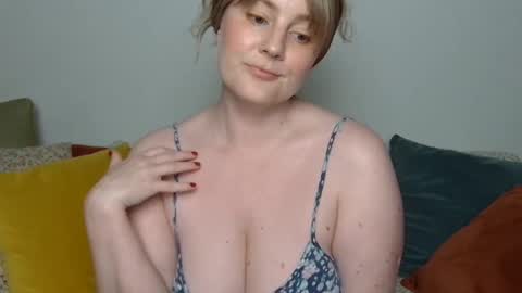 Snapshot of mathilde_solveig chatting on 10-25-25, 04:46 mathilde_solveig online show from 10-25-25, 04:46