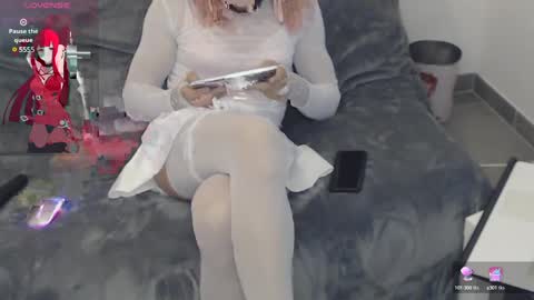 Snapshot of mathurin37 chatting on 01-25-25, 11:23 LooLa online show from 01-25-25, 11:23
