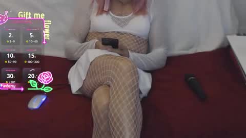 Snapshot of mathurin37 chatting on 10-15-25, 12:49 LooLa online show from 10-15-25, 12:49