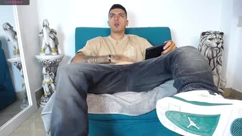 Snapshot of matias_costa chatting on 12-25-24, 12:37 MATIAS COSTA online show from 12-25-24, 12:37