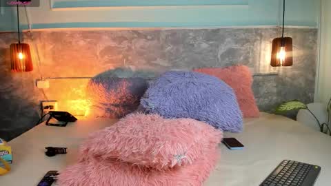 Mati  online show from 11-15-25, 01:03