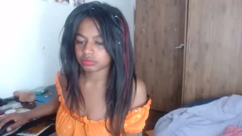 Snapshot of matilde27 chatting on 12-16-24, 06:38 Daniela online show from 12-16-24, 06:38