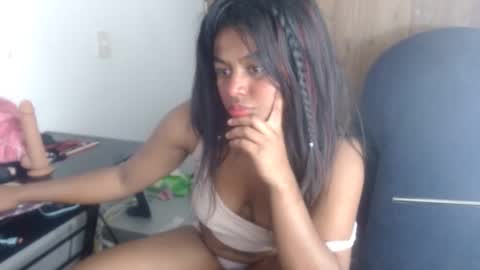 Snapshot of matilde27 chatting on 12-29-24, 01:13 Daniela online show from 12-29-24, 01:13