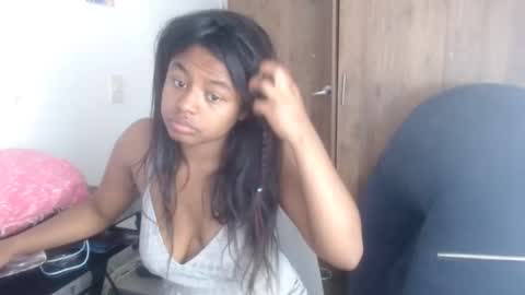 Snapshot of matilde27 chatting on 12-29-24, 02:31 Daniela online show from 12-29-24, 02:31