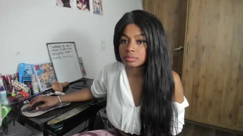 Snapshot of matilde27 chatting on 02-15-25, 01:31 Daniela online show from 02-15-25, 01:31
