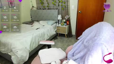 Snapshot of matilde27 chatting on 02-10-26, 10:58 Daniela online show from 02-10-26, 10:58