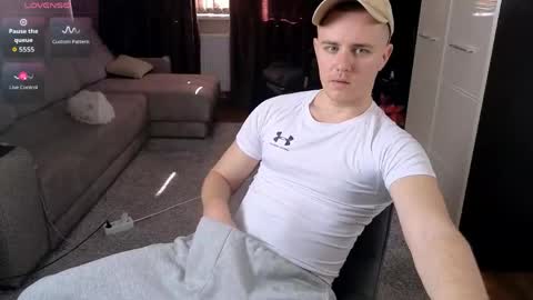 Snapshot of matt_aniston chatting on 05-09-26, 01:38 Matt online show from 05-09-26, 01:38