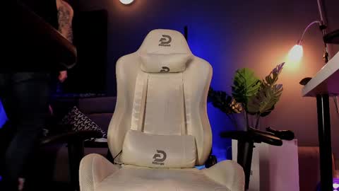 Snapshot of matt_thestud chatting on 03-23-26, 08:18 Matt online show from 03-23-26, 08:18