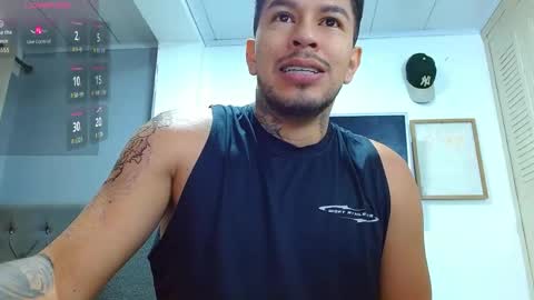 Snapshot of matteo_rreal chatting on 05-18-26, 12:00 MATTEO online show from 05-18-26, 12:00